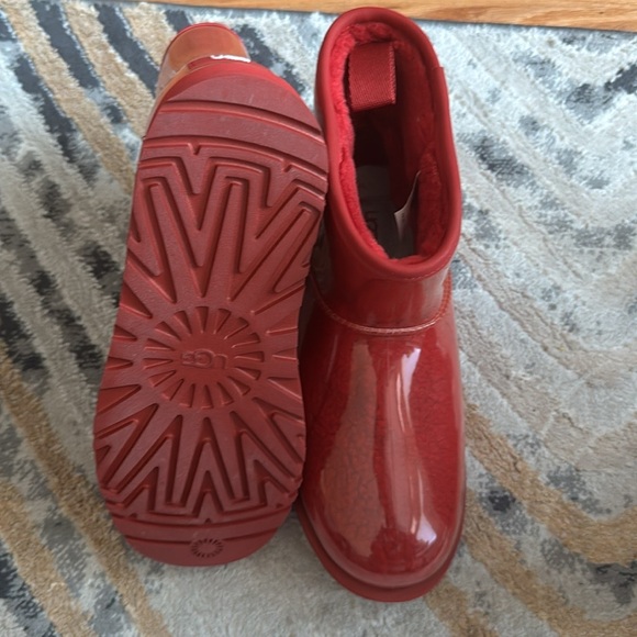 UGG CLASSIC CLEAR MINi Rain Boot - Picture 2 of 4